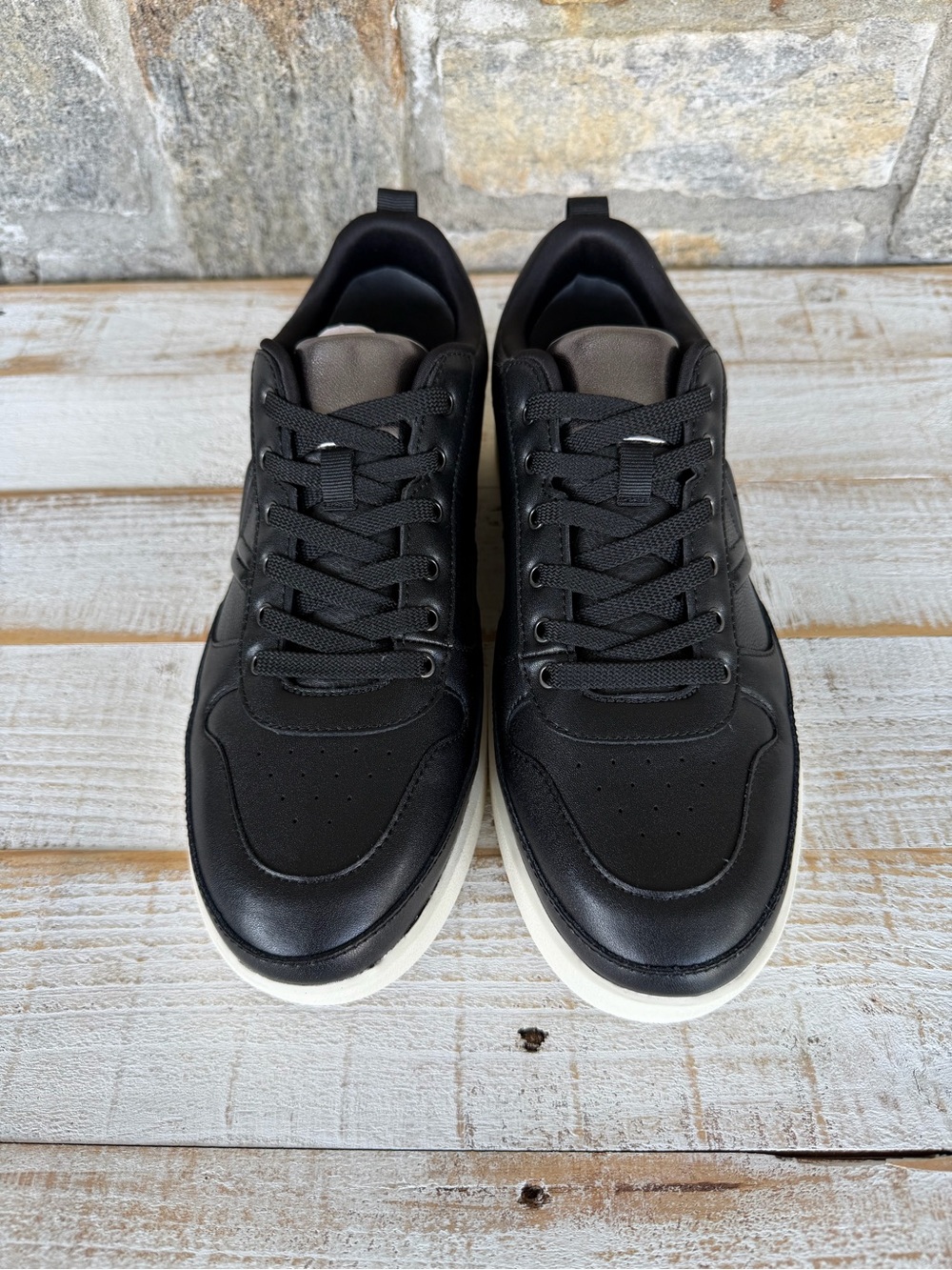 Vionic Elise Women’s Black Low-Top casual comfort Sneakers with White Sole-NWT - Picture 2 of 8